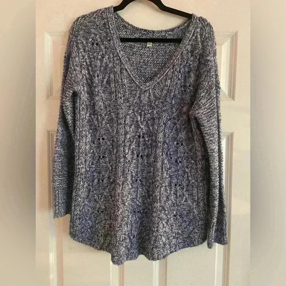 American Eagle Outfitters Women’s Medium Sweater - Picture 1 of 5